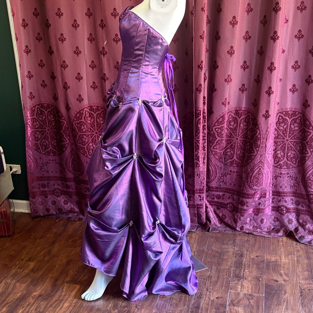 Flirt Maggie Sottero Elegant Purple Iridescent Strapless Tufted Gown Size Four - Picture 6 of 11